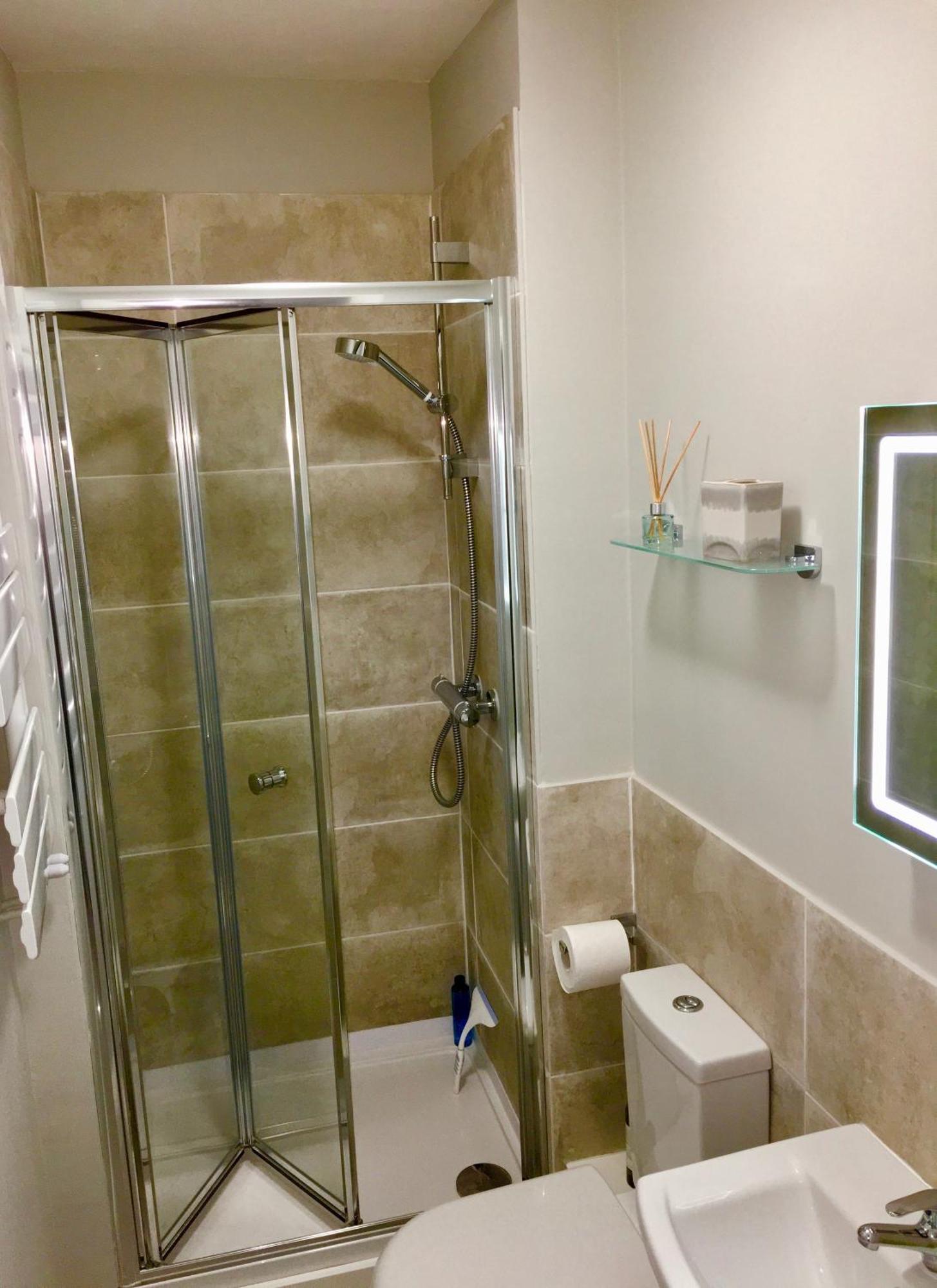 Luxury 2 Bed Apartment With Free Parking ラドロー エクステリア 写真